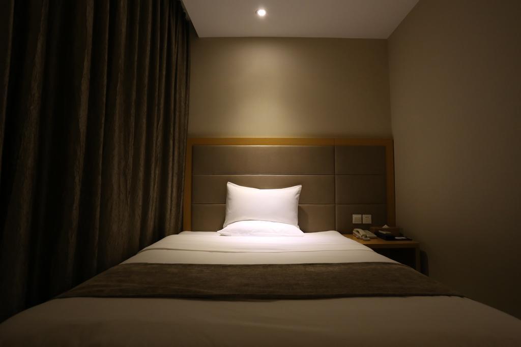 فندق فندق جي آي بكين دونجزيمين الغرفة الصورة