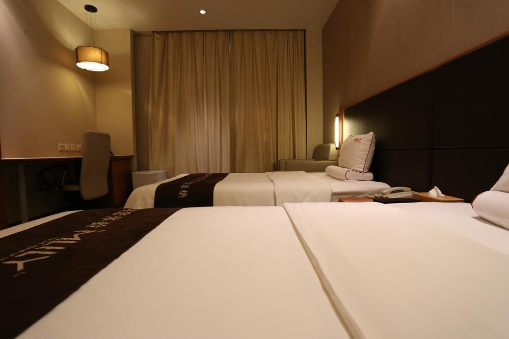 فندق فندق جي آي بكين دونجزيمين الغرفة الصورة